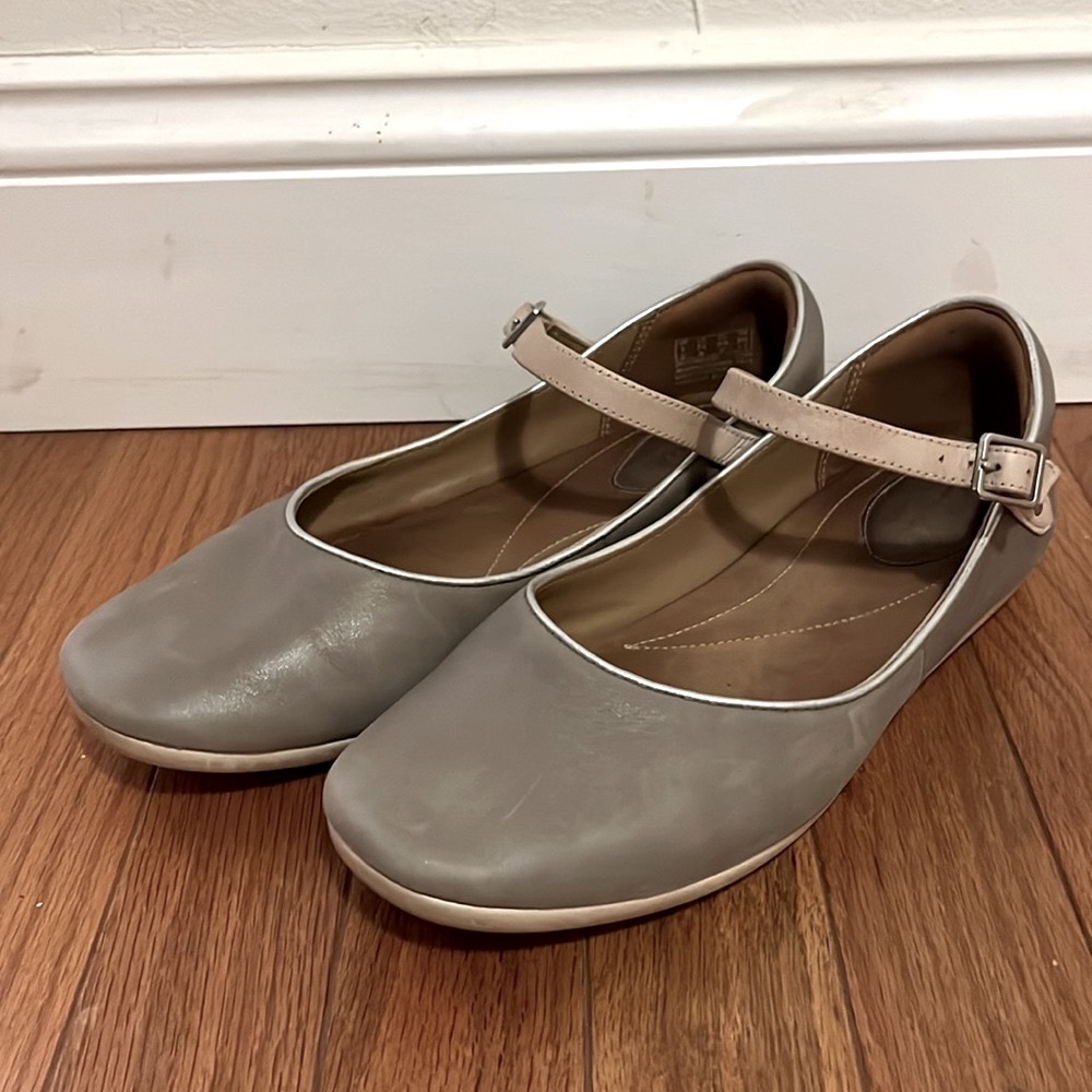 Clarks Artisan Taupe Mary Jane Flats